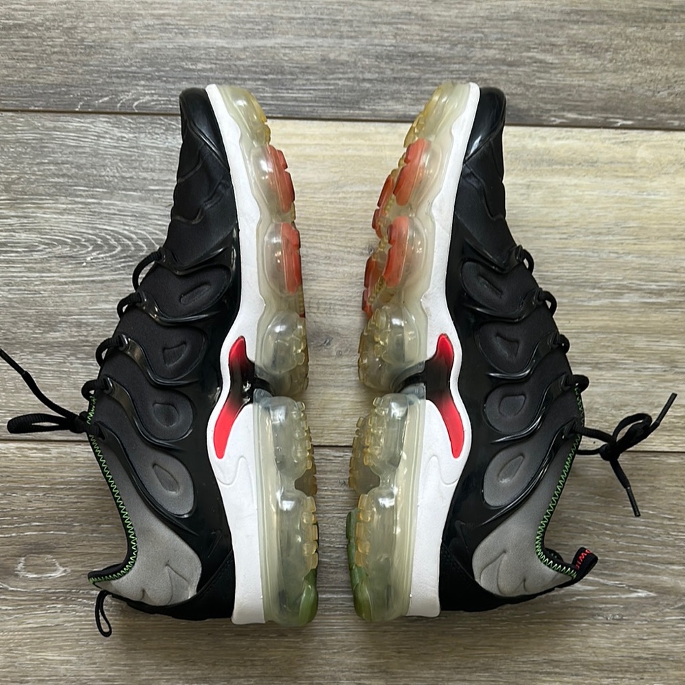 Nike Black and Neon Air VaporMax Plus Shoes - Picture 3 of 11